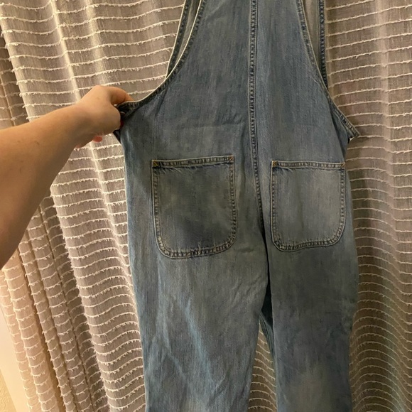 GAP women’s  Distressed Blue Denim Overalls - Picture 4 of 4